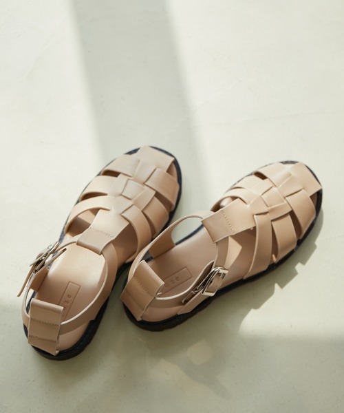 Juze（ジュゼ）の「リサイクルフェイクレザーボリュームソールグルカサンダル【sustainable】（サンダル・レディース・ブラック/ベージュ/オフホワイト・L/S/M）」の16枚目の写真