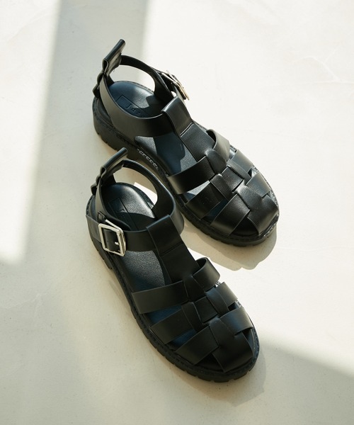 Juze（ジュゼ）の「リサイクルフェイクレザーボリュームソールグルカサンダル【sustainable】（サンダル・レディース・ブラック/ベージュ/オフホワイト・L/S/M）」の8枚目の写真