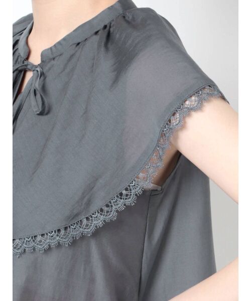 MERCURYDUO（マーキュリーデュオ）の「ボリュームラッフルブラウス（シャツ/ブラウス・レディース・オフホワイト/ネイビー/ダークブラウン・FREE）」の11枚目の写真