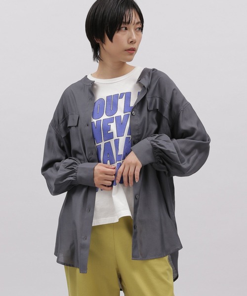 LAKOLE(ラコレ)の「クレープシアー2ポケットシャツ / 275134(シャツ/ブラウス・レディース・オフホワイト/スモーク/バイオレット/ライトベージュ・SMALL/MEDIUM)」の1枚目の写真