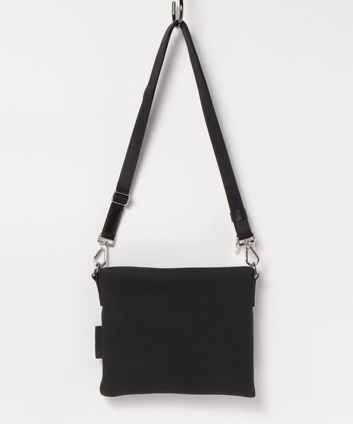 ITTI（イッチ）の「MARY SACOCHE-S（ショルダーバッグ・メンズ・ブラック/アイボリー・FREE）」の4枚目の写真