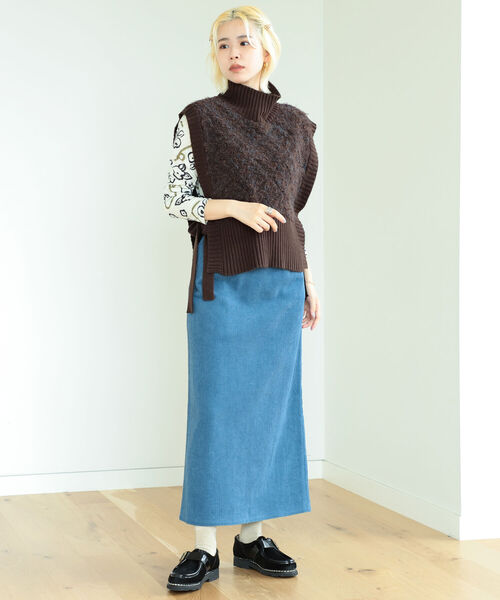 BeAMS DOT(ビームスドット)の「BeAMS DOT / コーデュロイ ロングタイトスカート(スカート・レディース・ライトイエロー/ブルー/オフホワイト・S/M)」の4枚目の写真