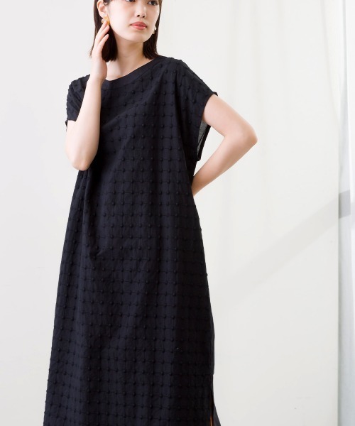 FURRY(ファーリー)の「ドットスクエア刺繍切替ワンピース(ワンピース・レディース・ブラック/パープル/オレンジ・FREE)」の14枚目の写真