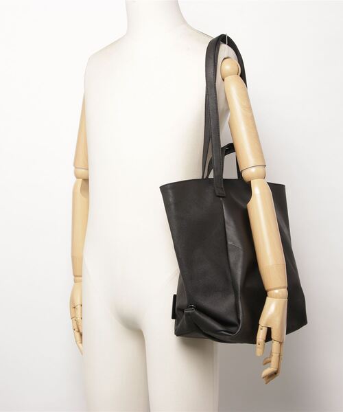PATRICK STEPHAN(パトリックステファン)の「パトリック ステファン / Fabric middle tote 'loop handle' brush トートバッグ(トートバッグ・メンズ・ブラック・FREE)」の3枚目の写真