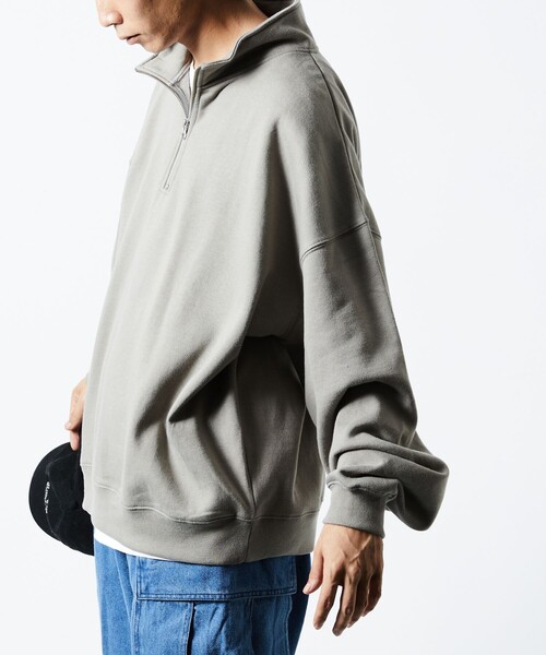 FREAK'S STORE(フリークスストア)の「WEB限定 ビッグシルエット 裏起毛 ハーフジップ スウェット/プルオーバー(スウェット・メンズ・ブラック/グレイッシュベージュ/アッシュグレー/ネイビー/ダークグリーン・MEDIUM/SMALL/LARGE)」の21枚目の写真