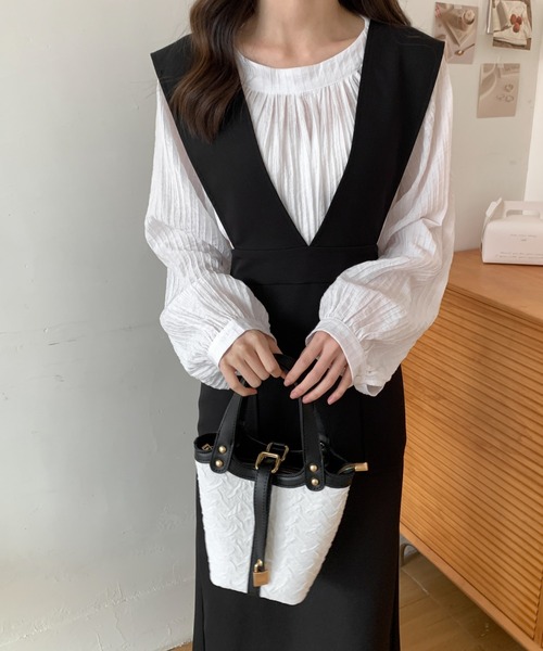 ABITOKYO(アビトーキョー)の「Vネックタイトジャンパースカート(ジャンパースカート・レディース・モカ/ホワイト/ブラック・M/L)」の14枚目の写真