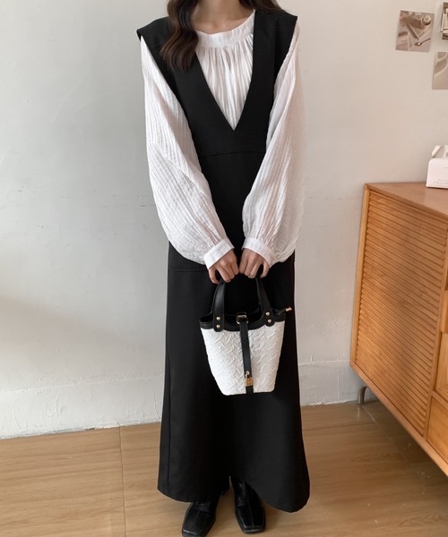 ABITOKYO(アビトーキョー)の「Vネックタイトジャンパースカート(ジャンパースカート・レディース・モカ/ホワイト/ブラック・M/L)」の10枚目の写真