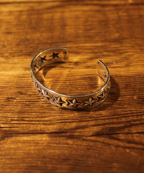 amp japan(アンプジャパン)の「Hybrid Star Bangle(ハイブリット スター バングル)(バングル/リストバンド・メンズ・シルバー・FREE)」の4枚目の写真