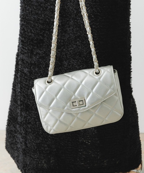 RODE SKO(ロデスコ)の「キルティングチェーンショルダーバッグ(ショルダーバッグ・レディース・オフホワイト/ブラック/シルバー/レッド・ONE)」の19枚目の写真