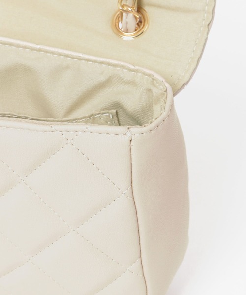 RODE SKO(ロデスコ)の「キルティングチェーンショルダーバッグ(ショルダーバッグ・レディース・オフホワイト/ブラック/シルバー/レッド・ONE)」の6枚目の写真