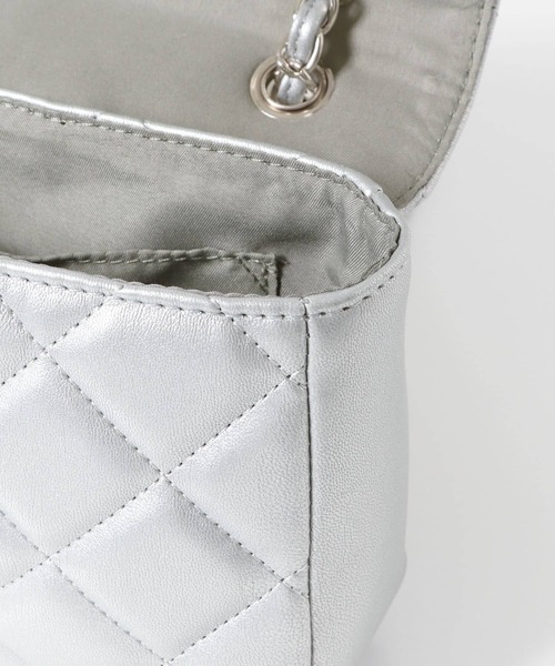 RODE SKO(ロデスコ)の「キルティングチェーンショルダーバッグ(ショルダーバッグ・レディース・オフホワイト/ブラック/シルバー/レッド・ONE)」の5枚目の写真