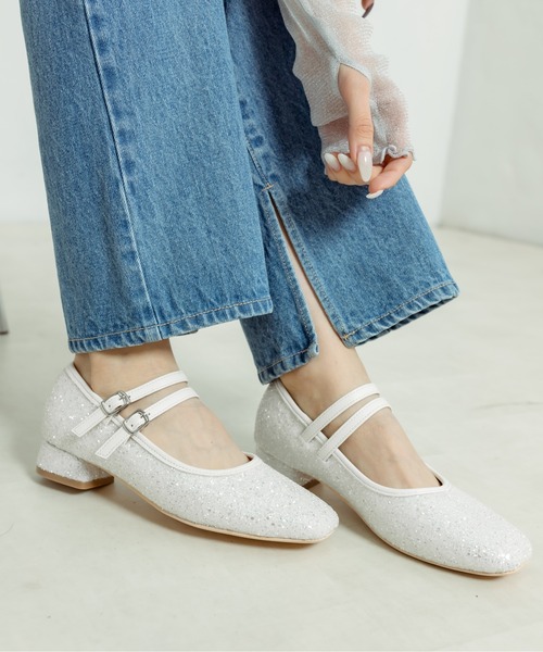 OLIVE des OLIVE（オリーブデオリーブ）の「ダブルストラップシューズ（パンプス・レディース・ホワイト/ブラック・SMALL/MEDIUM/LARGE）」の4枚目の写真