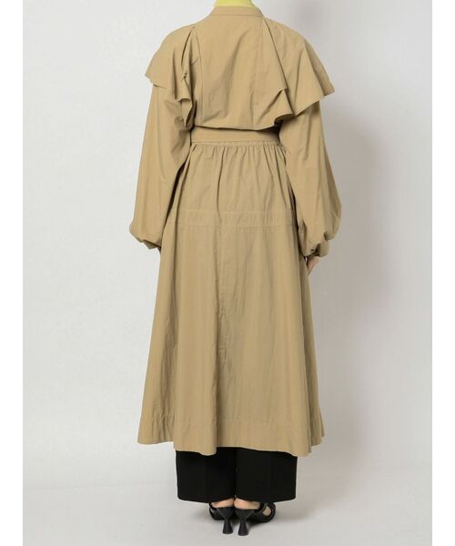 ELENDEEK（エレンディーク）の「ペーパーナイロンアシンメトリーコート（トレンチコート・レディース・ブラック/ベージュ・01/02）」の15枚目の写真