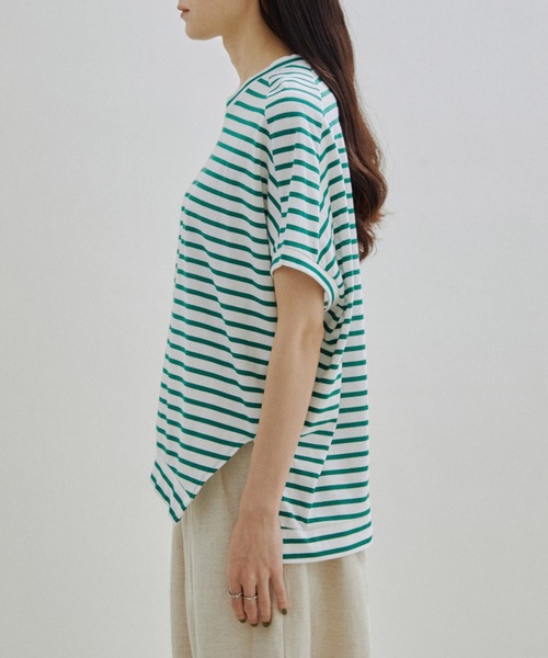 SALON adam et rope'（サロン アダム エ ロペ）の「【WEB・一部店舗限定】ドルマンスリーブTシャツ/無地・ボーダー（Tシャツ/カットソー・レディース・グリーン系その他/ブラック/ベージュ/オフホワイト・FREE）」の16枚目の写真