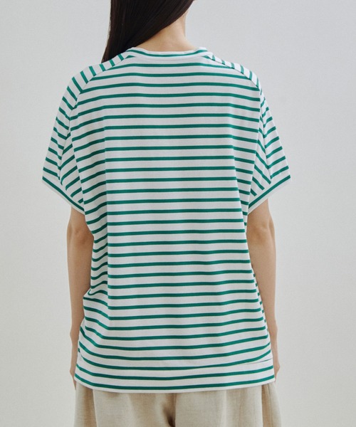 SALON adam et rope'（サロン アダム エ ロペ）の「【WEB・一部店舗限定】ドルマンスリーブTシャツ/無地・ボーダー（Tシャツ/カットソー・レディース・グリーン系その他/ブラック/ベージュ/オフホワイト・FREE）」の15枚目の写真