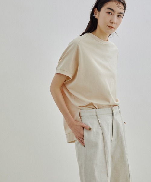 SALON adam et rope'（サロン アダム エ ロペ）の「【WEB・一部店舗限定】ドルマンスリーブTシャツ/無地・ボーダー（Tシャツ/カットソー・レディース・グリーン系その他/ブラック/ベージュ/オフホワイト・FREE）」の19枚目の写真