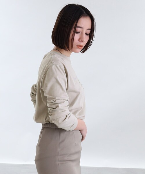 INDIVI(インディヴィ)の「【WORLD for the World】ロゴプリント ロンT(Tシャツ/カットソー・レディース・ライトベージュ/ブラック/ホワイト・05/13/38)」の12枚目の写真