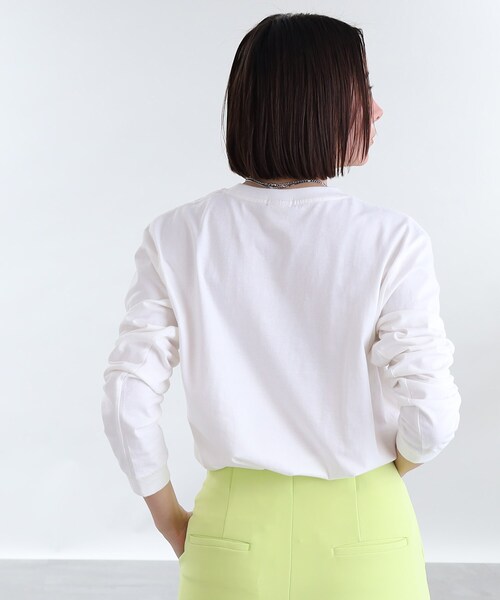 INDIVI(インディヴィ)の「【WORLD for the World】ロゴプリント ロンT(Tシャツ/カットソー・レディース・ライトベージュ/ブラック/ホワイト・05/13/38)」の13枚目の写真