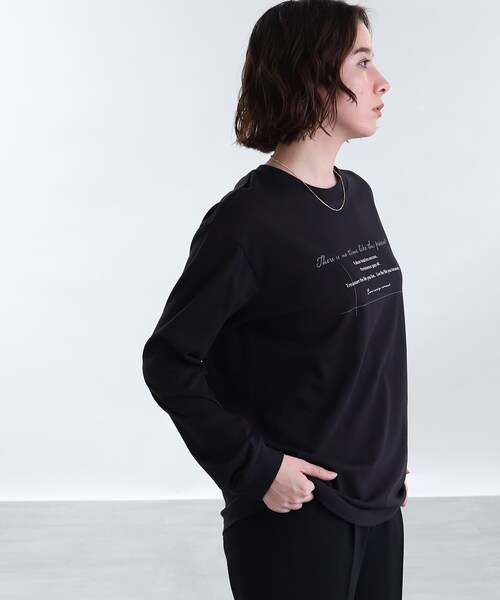INDIVI(インディヴィ)の「【WORLD for the World】ロゴプリント ロンT(Tシャツ/カットソー・レディース・ライトベージュ/ブラック/ホワイト・05/13/38)」の17枚目の写真