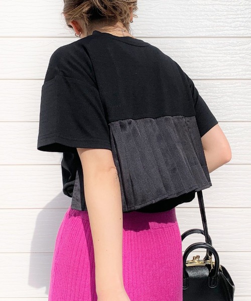 Q(キュー)の「異素材プリーツドッキングトップス(Tシャツ/カットソー・レディース・ベージュ/アイボリー/ブラック・MEDIUM)」の3枚目の写真