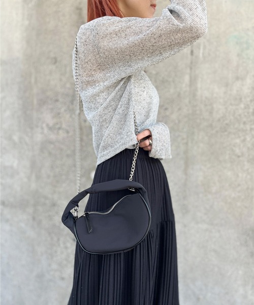 ISOOK(アイスー)の「【ZOZO限定】One handle chain mini bag / ワンハンドルチェーンミニバッグ(ショルダーバッグ・レディース・ブラック/ホワイト・FREE)」の9枚目の写真
