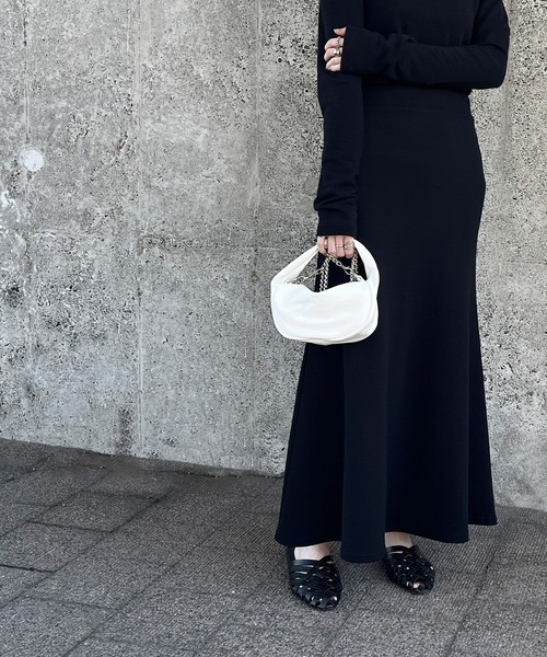 ISOOK(アイスー)の「【ZOZO限定】One handle chain mini bag / ワンハンドルチェーンミニバッグ(ショルダーバッグ・レディース・ブラック/ホワイト・FREE)」の10枚目の写真