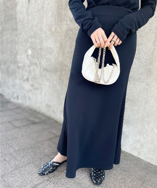 ISOOK(アイスー)の「【ZOZO限定】One handle chain mini bag / ワンハンドルチェーンミニバッグ(ショルダーバッグ・レディース・ブラック/ホワイト・FREE)」の11枚目の写真