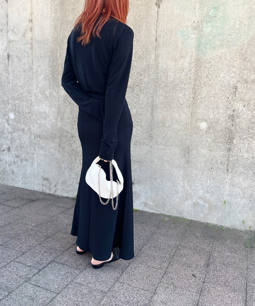 ISOOK(アイスー)の「【ZOZO限定】One handle chain mini bag / ワンハンドルチェーンミニバッグ(ショルダーバッグ・レディース・ブラック/ホワイト・FREE)」の12枚目の写真