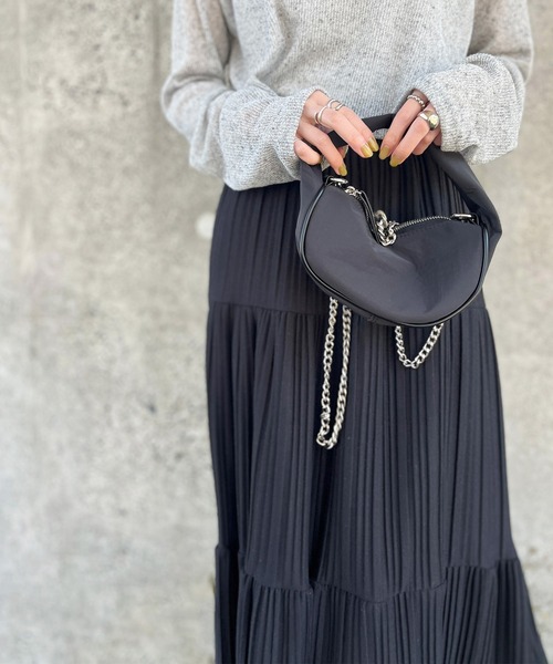 ISOOK(アイスー)の「【ZOZO限定】One handle chain mini bag / ワンハンドルチェーンミニバッグ(ショルダーバッグ・レディース・ブラック/ホワイト・FREE)」の7枚目の写真