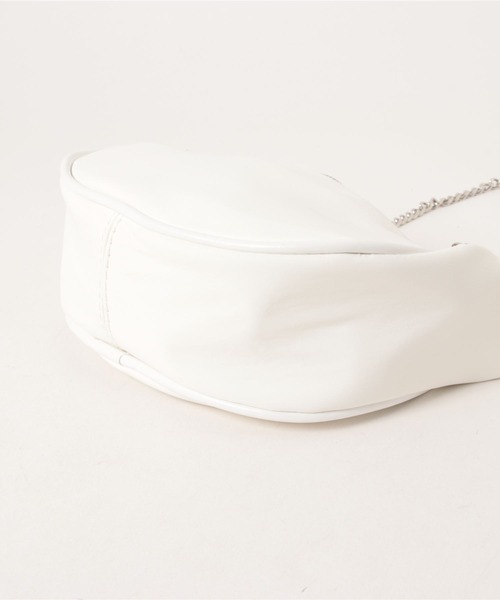 ISOOK(アイスー)の「【ZOZO限定】One handle chain mini bag / ワンハンドルチェーンミニバッグ(ショルダーバッグ・レディース・ブラック/ホワイト・FREE)」の22枚目の写真