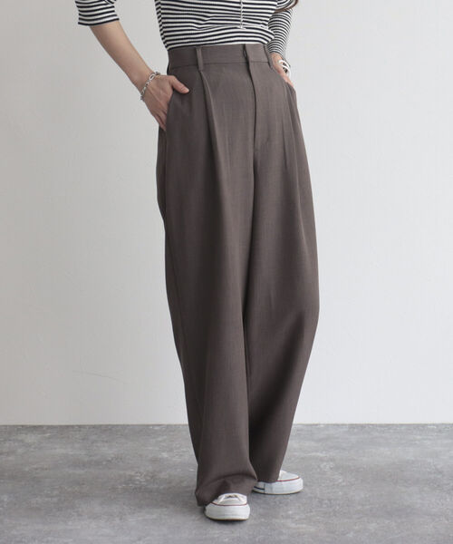 fredy emue（フレディエミュ）の「【fredye mue/フレディエミュ】タックスラックスパンツ（スラックス・レディース・チャコールグレー/ミント/ブラック・36/38）」の2枚目の写真