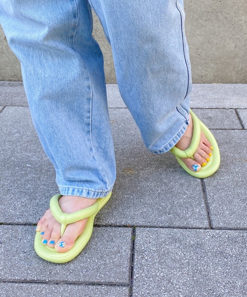 MYMOOD.(マイムード)の「EVAエアリーチューブサンダル(サンダル・レディース・グリーン/ブラック/ホワイト/ピンク・M/L)」の10枚目の写真