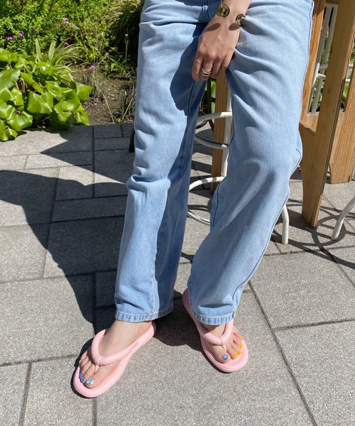 MYMOOD.(マイムード)の「EVAエアリーチューブサンダル(サンダル・レディース・グリーン/ブラック/ホワイト/ピンク・M/L)」の11枚目の写真