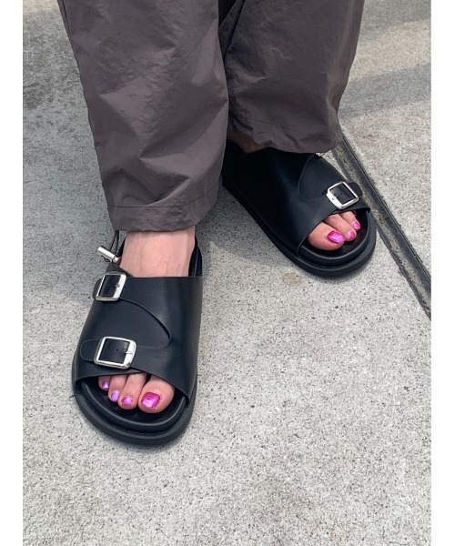 ALAND（エーランド）の「ベルトツキサンダル 2198626（サンダル・レディース・ブラック/ホワイト・MEDIUM/LARGE/SMALL）」の2枚目の写真