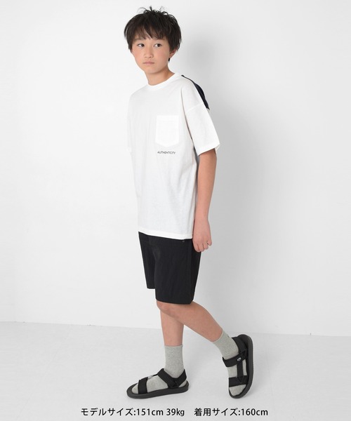 GLAZOS（グラソス）の「【接触冷感】カラーブロックロゴプリント半袖Tシャツ（Tシャツ/カットソー・キッズ・チャコールグレー/ホワイト・160cm/150cm/140cm/170cm）」の3枚目の写真