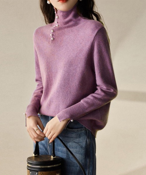 MAISON DE THERESE（メゾン ド テレーズ）の「ハイネックパールボタン　ソフトニットトップス（ニット/セーター・レディース・パープル/ライトベージュ/Mustard/ブルー・M）」の4枚目の写真