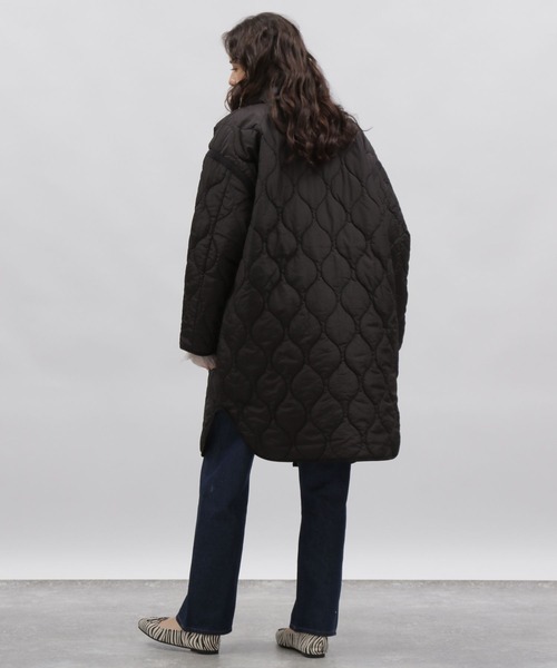 LAKOLE（ラコレ）の「ミリタリーキルトジップジャケット / 971479（ナイロンジャケット・レディース・ブラック/アイボリー/オリーブ・MEDIUM/SMALL）」の5枚目の写真