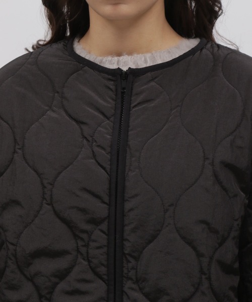 LAKOLE（ラコレ）の「ミリタリーキルトジップジャケット / 971479（ナイロンジャケット・レディース・ブラック/アイボリー/オリーブ・MEDIUM/SMALL）」の22枚目の写真