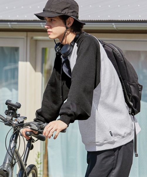 HECT（ヘクト）の「【HECT】Big Raglan Sleeve Sweatshirt / ビッグシルエットラグランスウェット（スウェット・レディース・ダークグレー/ブラウン/ネイビー/グリーン/ワイン/ブラック・XL/L/M）」の15枚目の写真