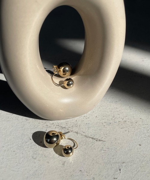 cheriella(シェリエラ)の「【cheriella】ダブルメタルボールカーブピアス(ピアス(両耳用)・レディース・ゴールド・FREE)」の7枚目の写真
