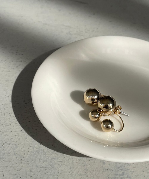 cheriella(シェリエラ)の「【cheriella】ダブルメタルボールカーブピアス(ピアス(両耳用)・レディース・ゴールド・FREE)」の10枚目の写真