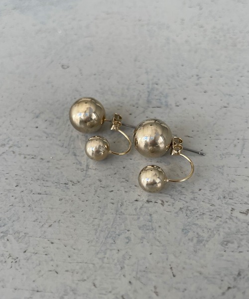 cheriella(シェリエラ)の「【cheriella】ダブルメタルボールカーブピアス(ピアス(両耳用)・レディース・ゴールド・FREE)」の5枚目の写真