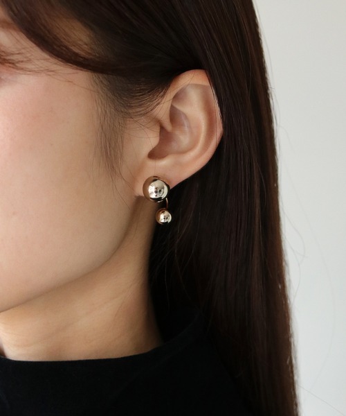 cheriella(シェリエラ)の「【cheriella】ダブルメタルボールカーブピアス(ピアス(両耳用)・レディース・ゴールド・FREE)」の2枚目の写真
