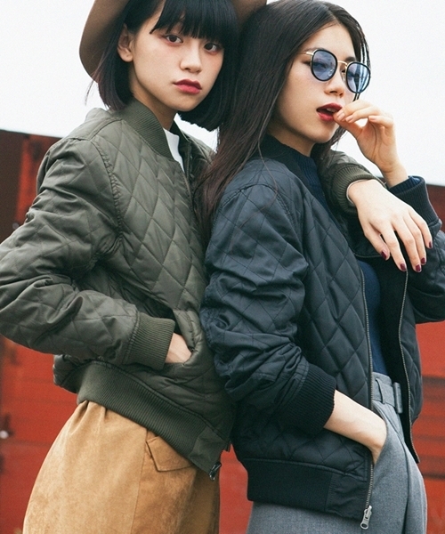 WEGO（ウィゴー）の「WEGO/リバーシブルMA-1（ミリタリージャケット・レディース・ブラック/カーキ・FREE）」の2枚目の写真