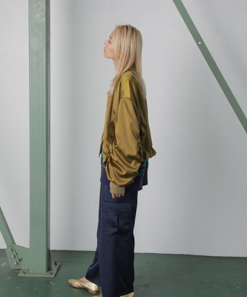 ROSE BUD（ローズバッド）の「ギャザースリーブMA-1ブルゾン（MA-1・レディース・カーキ/ネイビー・FREE）」の4枚目の写真