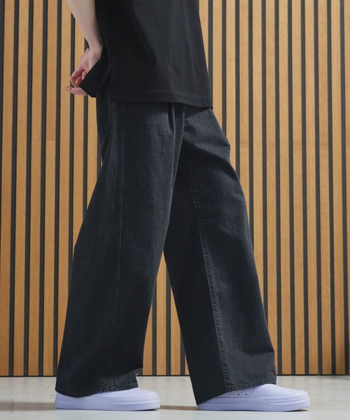 STERNBERG(スタンバーグ)の「STERNBERG/ツイストデニムワイドパンツ/997008(デニムパンツ・メンズ・ブラック/ライトグレー・SMALL/LARGE/X-SMALL/MEDIUM)」の1枚目の写真