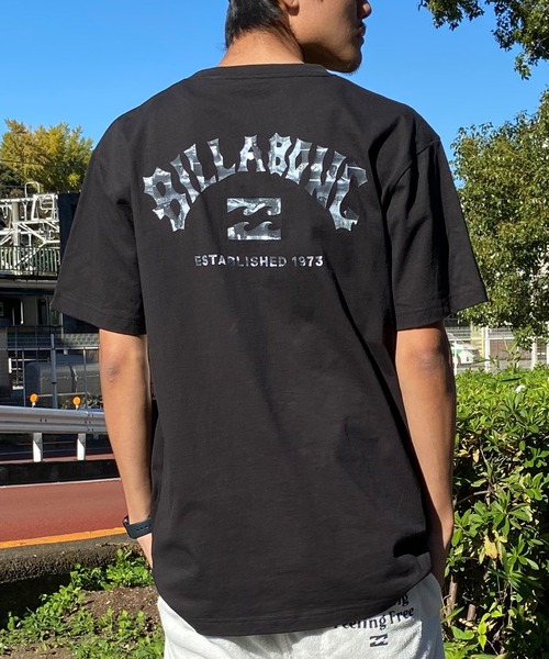 BILLABONG（ビラボン）の「BILLABONG/ビラボン 半袖 Tシャツ アーチロゴ バックプリント BE011-202（Tシャツ/カットソー・メンズ・ブラック/ホワイト/クリーム・L/XL/M/S）」の2枚目の写真