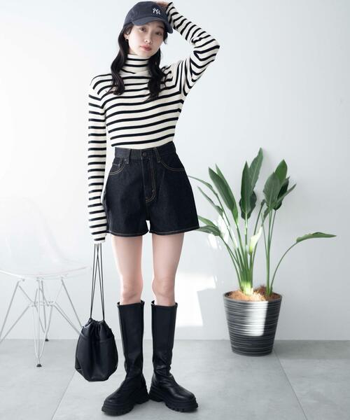 WEGO（ウィゴー）の「WEGO/台形デニムショートパンツ（デニムパンツ・レディース・ブラック系その他/ダークインディゴブルー/ブラック/コバルトブルー/ブラック系1/ライトインディゴブルー/オフホワイト・X-SMALL/LARGE/SMALL/MEDIUM）」の9枚目の写真