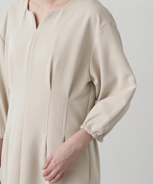 N.（N. Natural Beauty Basic）（エヌエヌナチュラルビューティーベーシック）の「◆ウエストタックキーネックワンピース（ワンピース・レディース・ライトベージュ/ネイビー・MEDIUM）」の7枚目の写真