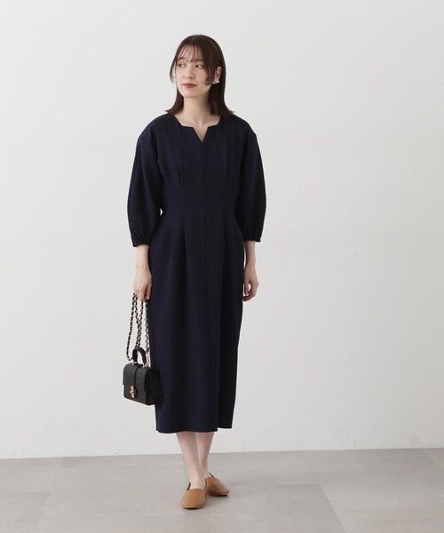 N.（N. Natural Beauty Basic）（エヌエヌナチュラルビューティーベーシック）の「◆ウエストタックキーネックワンピース（ワンピース・レディース・ライトベージュ/ネイビー・MEDIUM）」の14枚目の写真